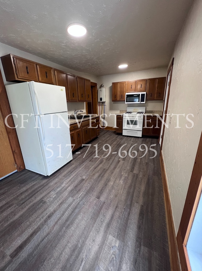 Eat-In Kitchen - 319 N Cochran Ave Unit 3