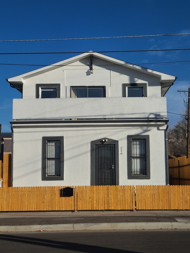 Photo - 216 E Las Vegas St House