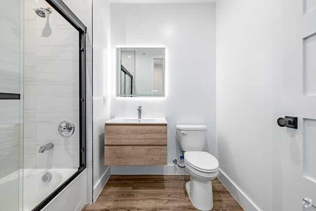 2 habitaciones, 2 baños - 805 pies cuadrados - Segundo baño