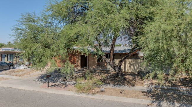 Eastside Spanish Style Home w/ Pool - Eastside Spanish Style Home w/ Pool