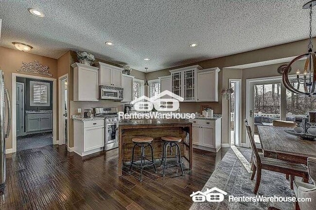 Photo - Available May 1 - Beautiful 5 Bedroom Home 4 bath executive home in Shakopee