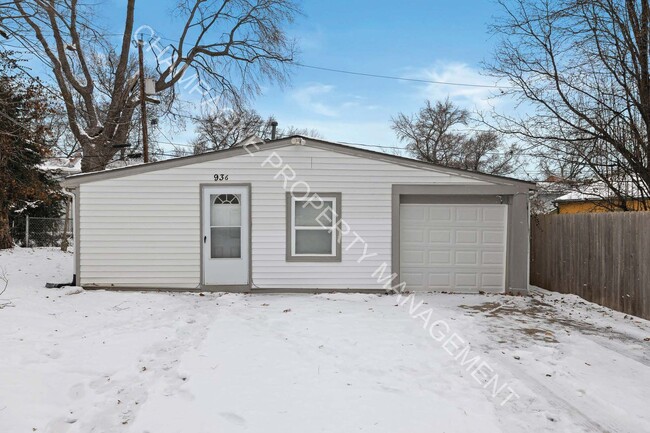 Building Photo - 2 bedroom home, conveniently located in Westport