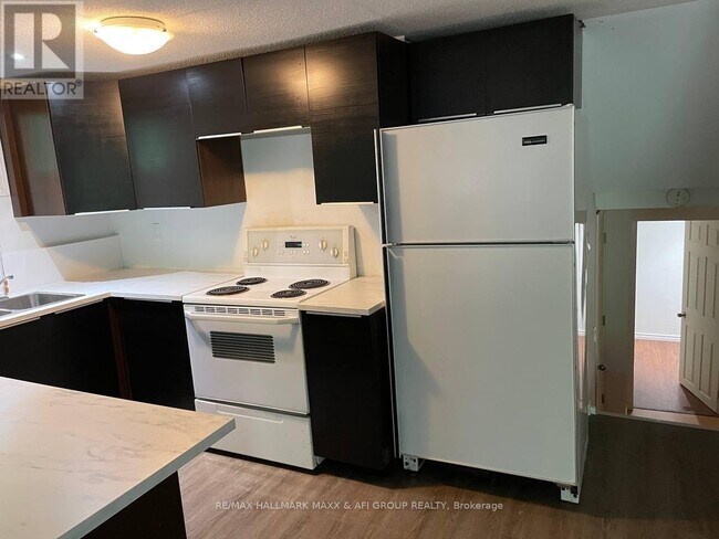 Photo - 715 Mountview Pl