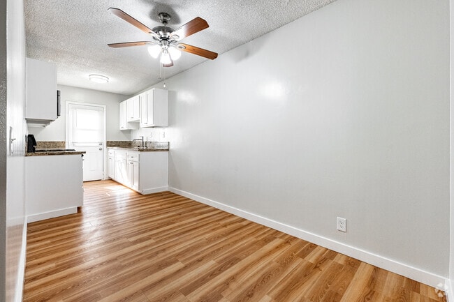 1BR, 1BA - 720SF - Dining Room