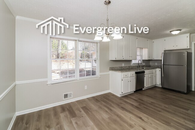 Photo - 5040 Waterford Dr SW