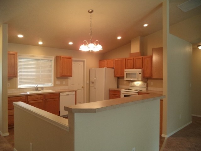 Photo - 814 W Oakmont Avenue