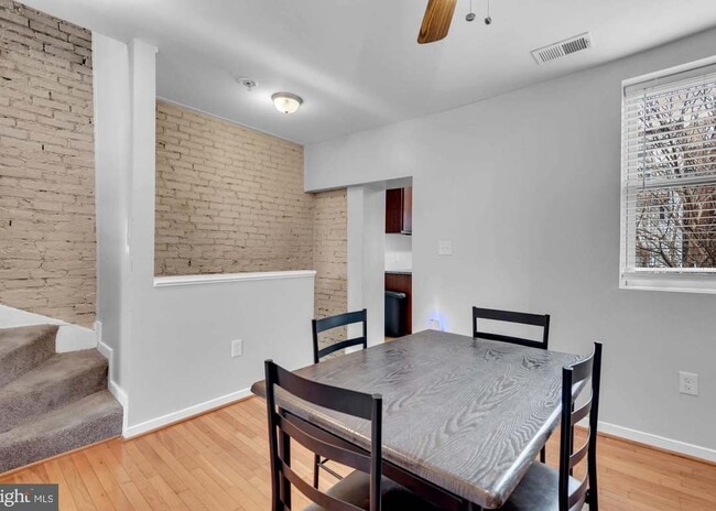 Building Photo - 210 W Read St Unit 2