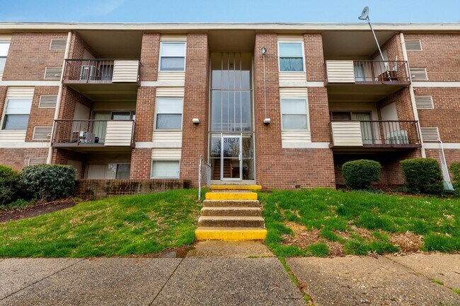 Looking for a 2 bedroom (1 bed w Den/additional small bedroom)