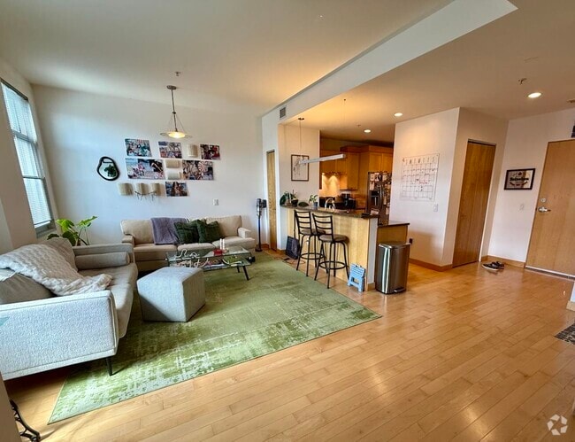 Building Photo - 309 W Washington Ave Unit 906 Rental