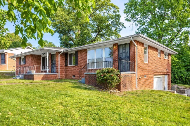 Photo - 301 Wygoda Cir