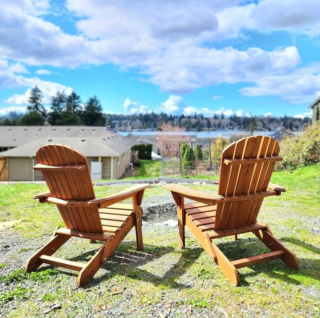 Building Photo - 3 Bedroom / 1 Bath Home in Lake Stevens with View