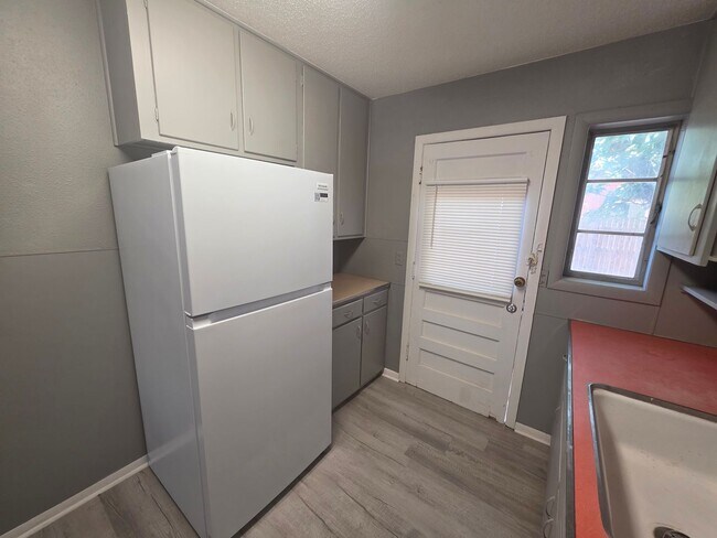 Photo - 3001 Curtis Dr Unit 3001 - B