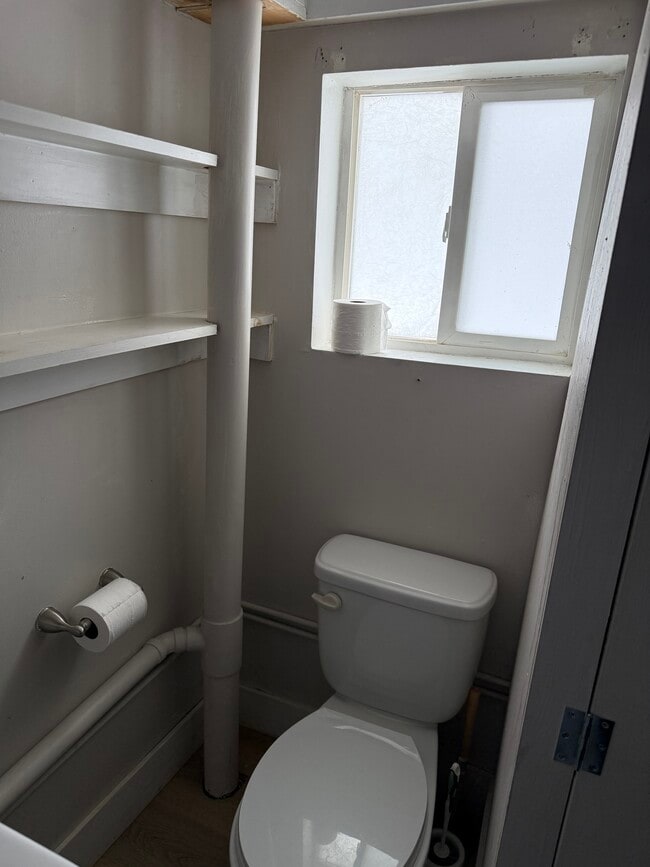Photo - 7086 Lakeshore Rd