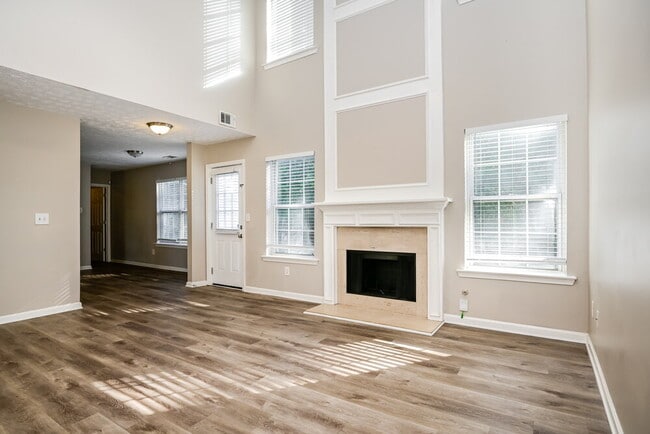 Photo - 413 Grove Park Dr