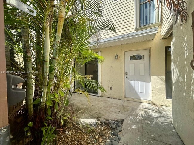 Photo - 645 Executive Center Dr Unit R101