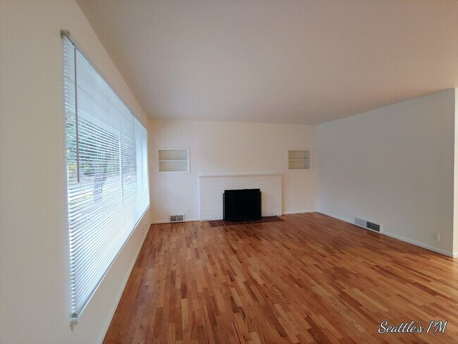 Photo - Beautifully Updated 4 Bedroom Home in Sherdian Beach- Includes Beach Club Access