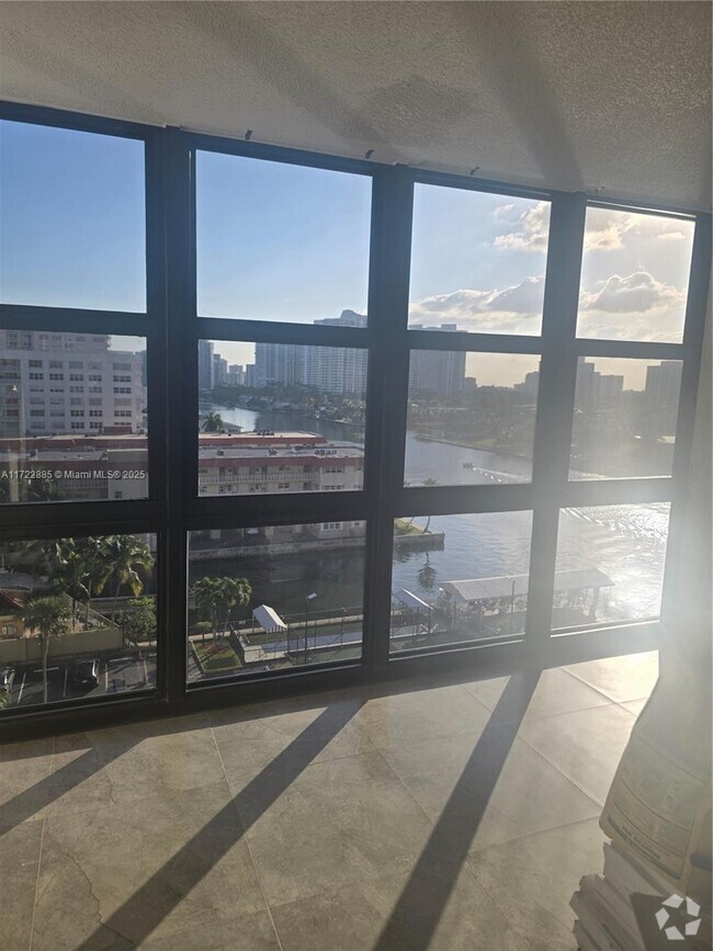 Building Photo - 2017 S Ocean Dr Unit 906 Rental