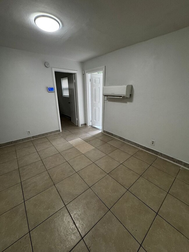 Photo - 1104 State St Unidad 1104 B