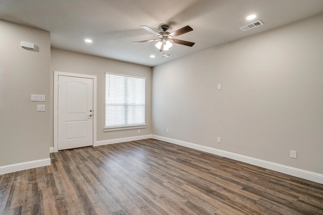 440+Stone+Lake++(7+of+45).jpg - Stone Lake Townhomes