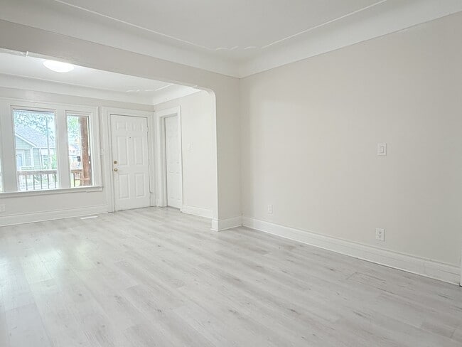 Photo - 1073 Albert Rd