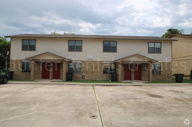 Building Photo - Cozy Two-Story Town Home