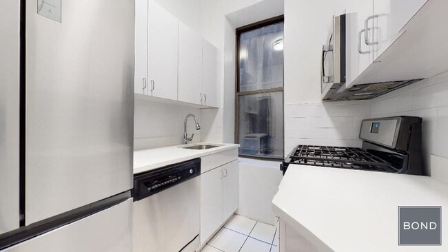 Photo - 166 W 72nd St Apartment Unit 2C