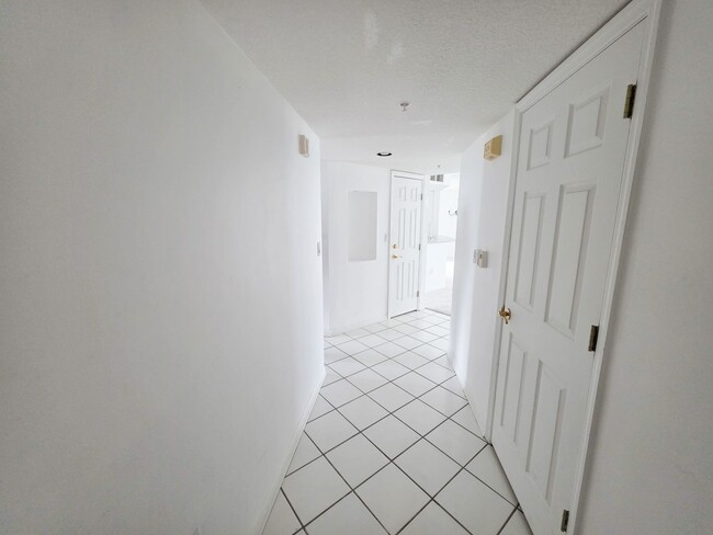 Photo - Beautiful Annual 7th floor Condo with Stunning Ocean Views 3/2