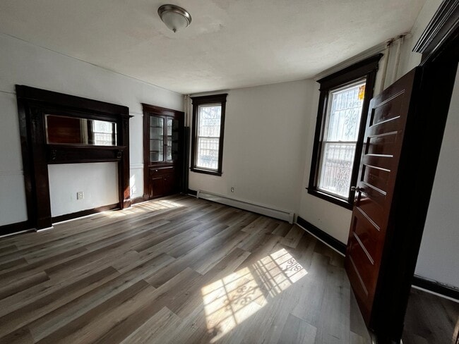 Building Photo - 94 Russ St Unit 2