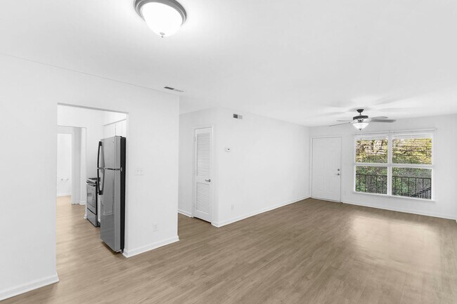 Photo - Glen Iris Place Apartments