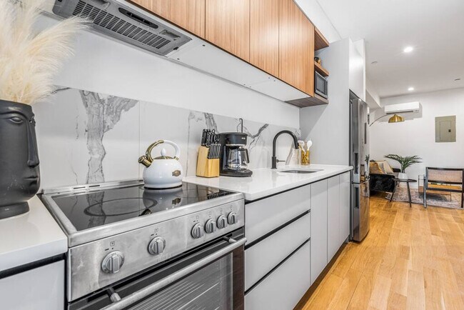 Photo - 583 Lorimer St Unit ID1013674P