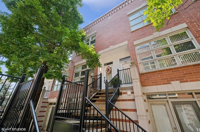 Building Photo - 855 W Erie St Rental