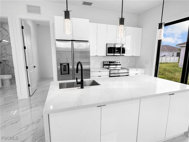 Photo - 916 Sara Ave N