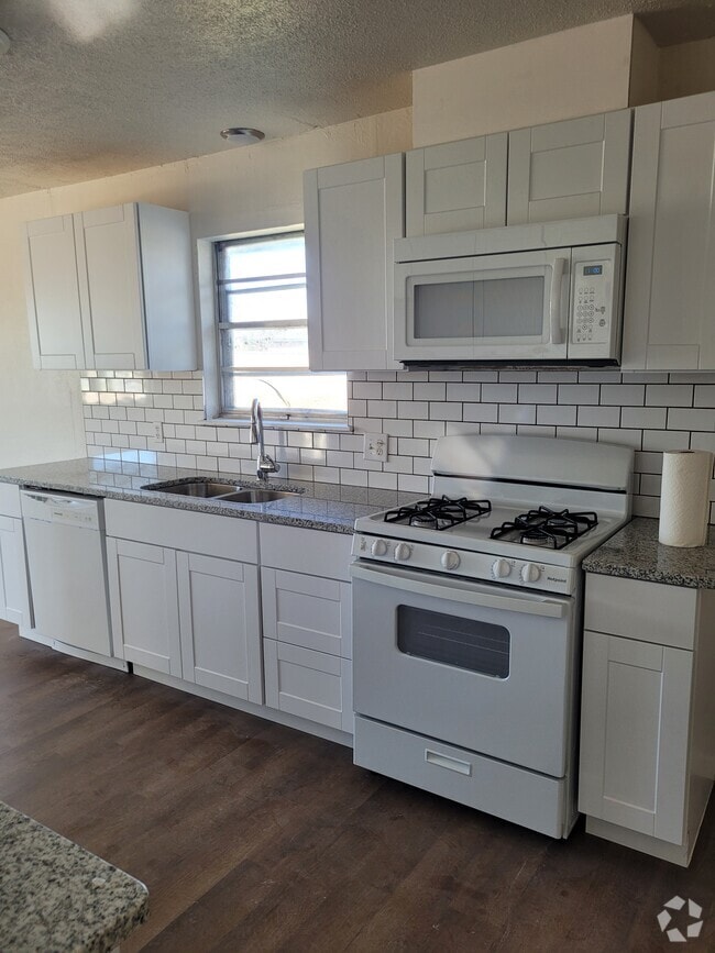 Building Photo - 8204 S Country Club Dr Rental