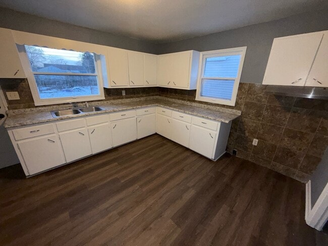 Photo - 2103 Willowrow Ave NE