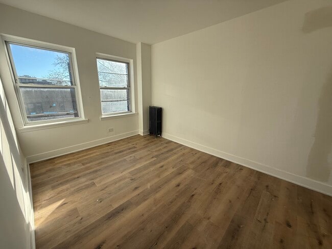 Photo - 6930 N Greenview Ave