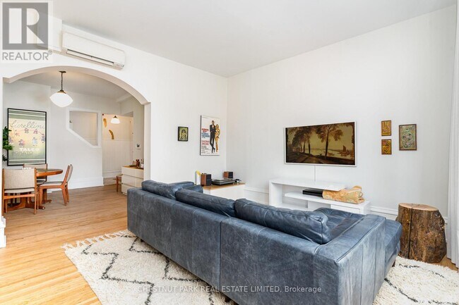 Photo - 787 Queen St W