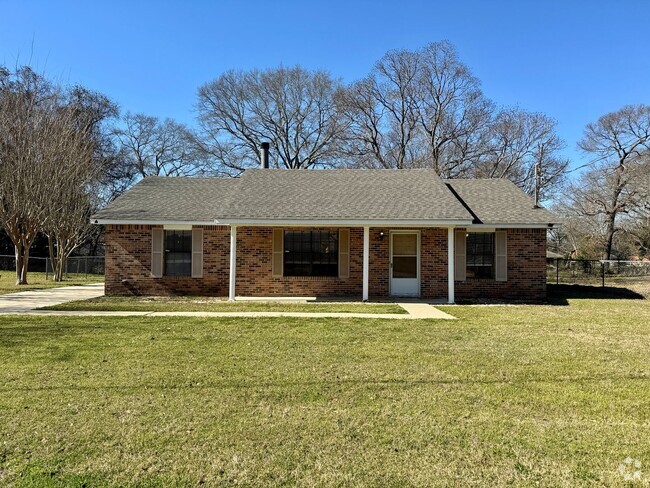 Building Photo - Dreamy 3-Bedroom Rental