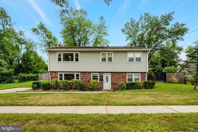 Building Photo - 4213 University Dr Rental