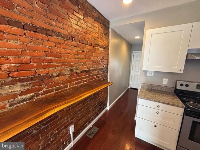 Building Photo - 619 E Flora St Rental