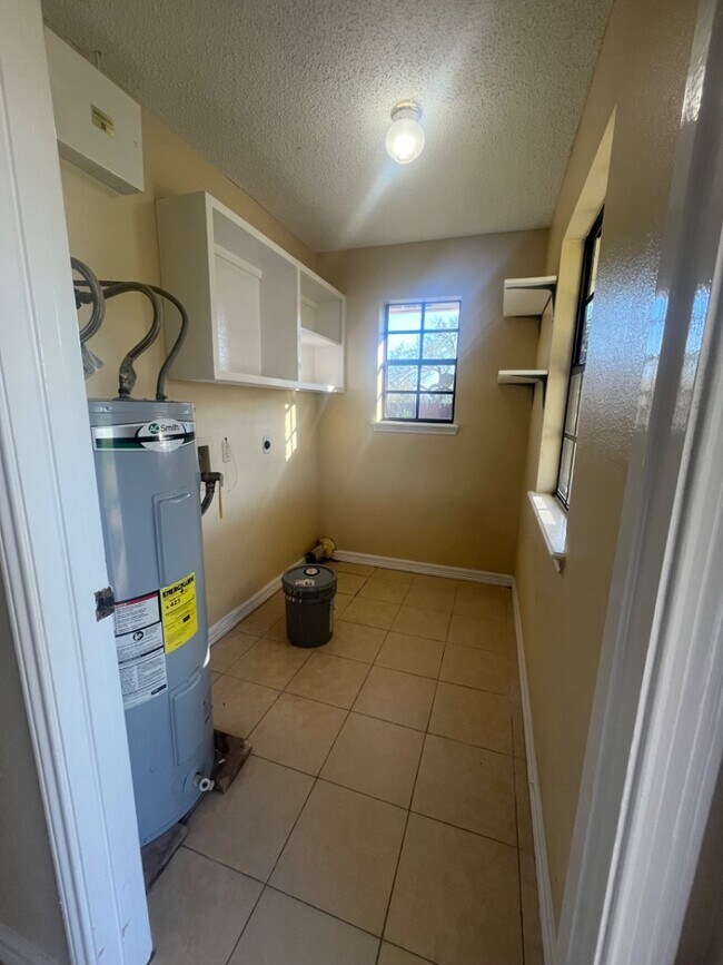 Photo - 3020 Floresta St