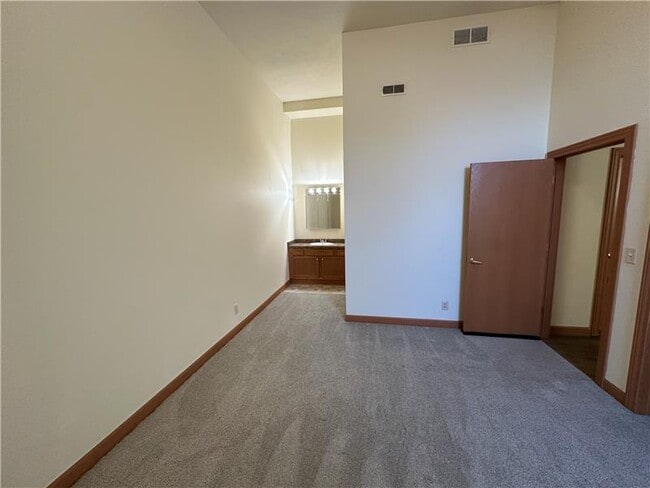 Photo - 121-123 S Main St