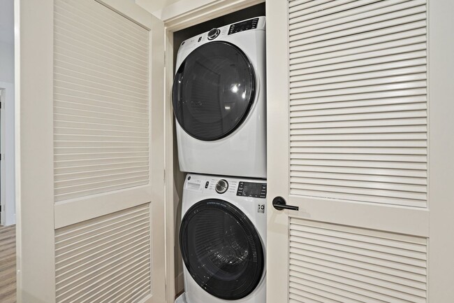 Cypress on Vine Furnished Rooms