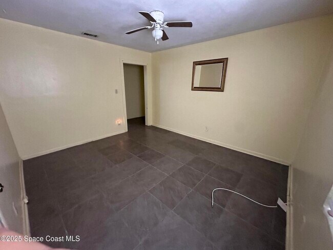 Photo - 1057 S Deleon Ave Unidad B