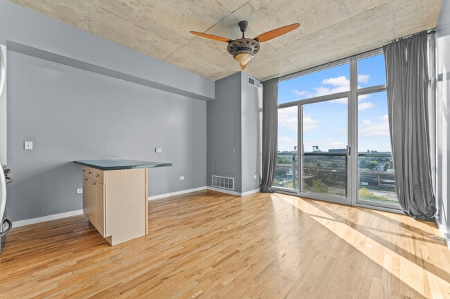 Building Photo - 1620 S Michigan Ave Unit 816