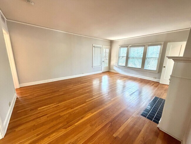 Photo - 109 W Norwood Ct