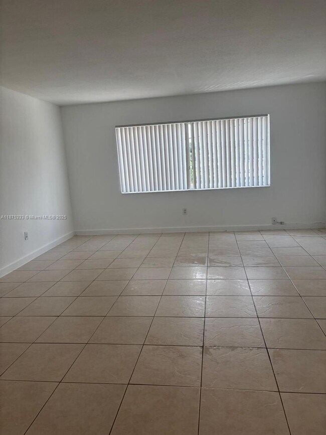 Photo - 13700 NE 6th Ave Unidad 209