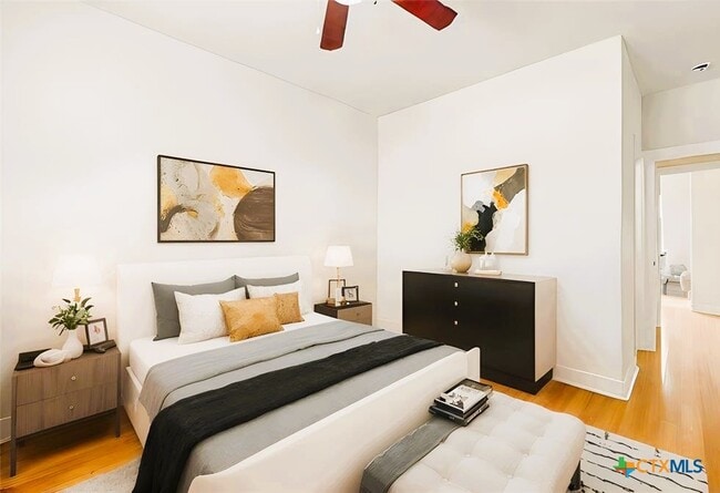 Building Photo - 13420 Lyndhurst St Unit 807