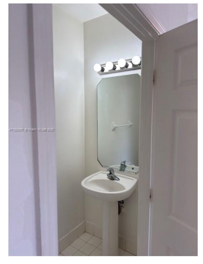 Photo - 677 NW 42nd Ave