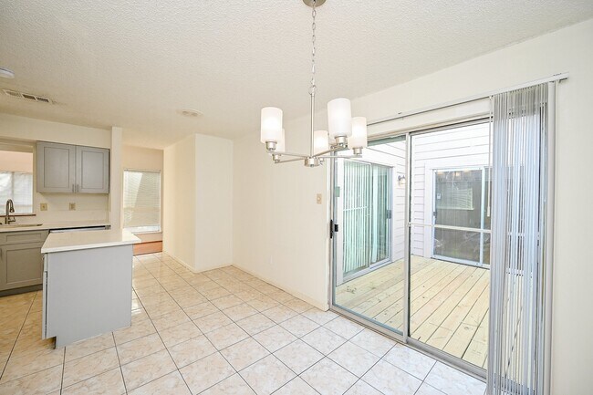 Building Photo - 13115 Richmond Ave.