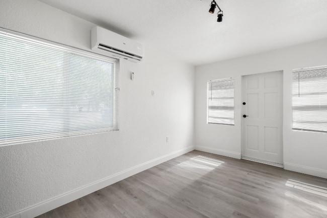 Photo - 919 16th Ave N Unidad 4